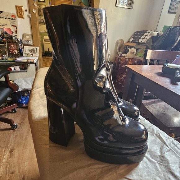 Charlotte Russe faux patent leather platform boots. Size 8 - Picture 1 of 7